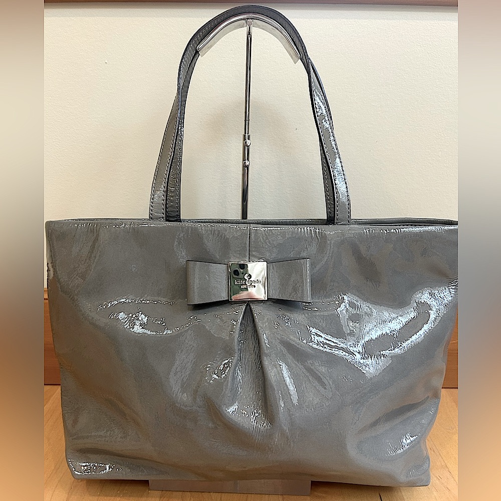 Kate Spade Silver/Gray Patent Leather Tote w/bow—so cute